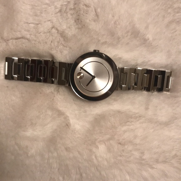 Movado BOLD Evolution 34 mm stainless steel case bracelet silver-toned dial - Picture 3 of 7